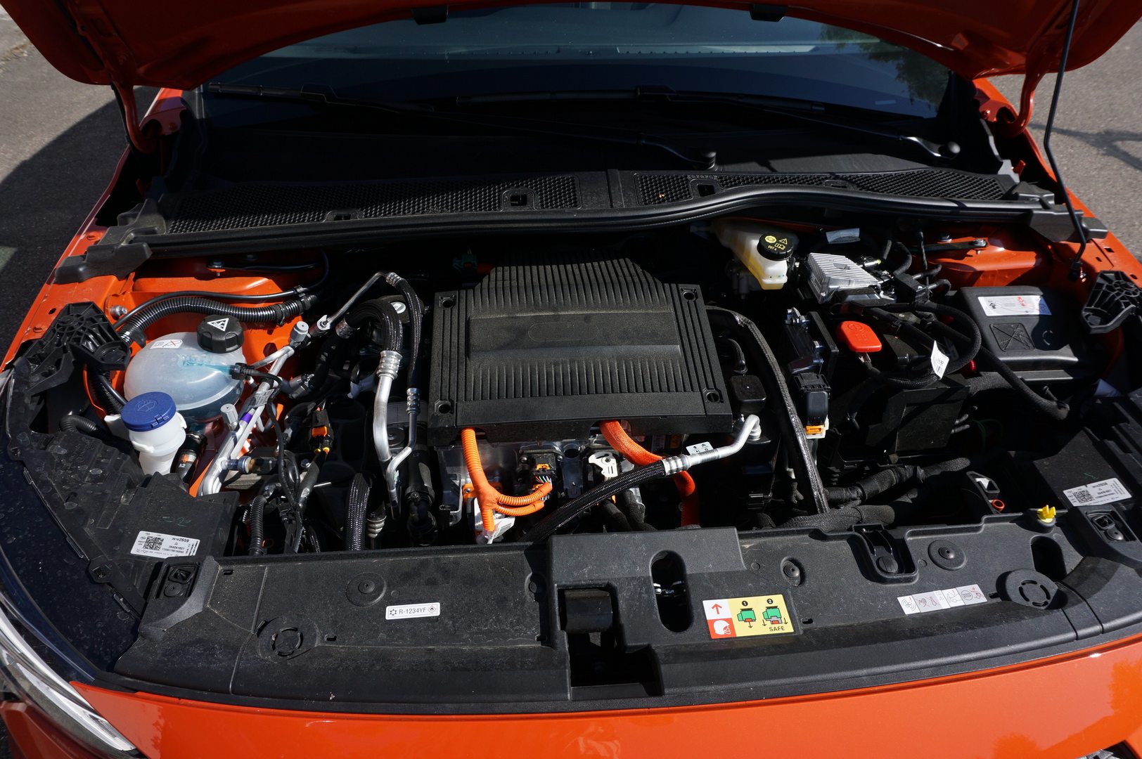 k 09 Corsa e Motorraum DSC05973 Kopie